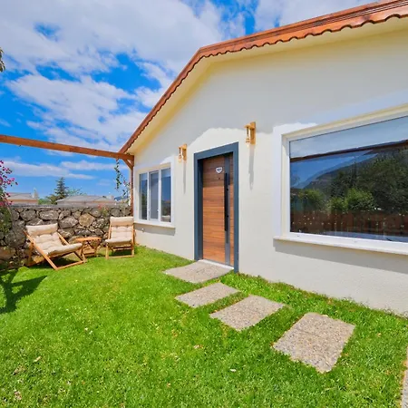 Larimar Отель 2*