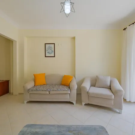 Larimar Hotel 2*
