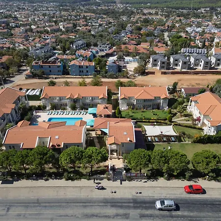 Larimar ホテル オルデニズ